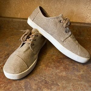 Toms Size 10 Paseo desert taupe lace up canvas shoes